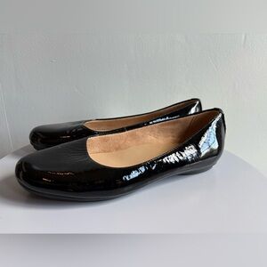 NWOT Naturalizer Black Patent Leather Flat, size 9.5W